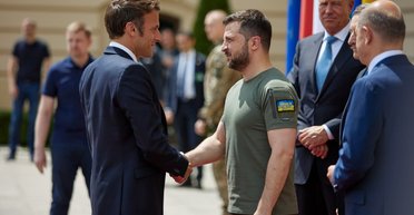 Приедет в июне: Макрон подтвердил, что Зеленский готовится посетить Францию