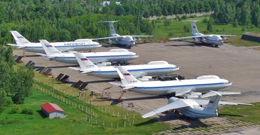Оттащили подальше: СМИ опубликовали фото аэродрома Чкаловского, с которого исчезли три самолета (фото)