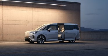 Гостиная на колесах: презентован первый минивэн Volvo (видео)