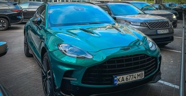 Один из самых быстрых в мире: в Киеве заметили эксклюзивный 700-сильный кроссовер (фото)