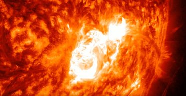 Небезпечний для Землі вибух. Зірки створюють гігантські суперспалахи: чи може робити це Сонце