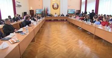 Нав'язують громадянство РФ: Білорусь провела зустріч дипломатів із вивезеними з України дітьми