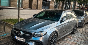 В Киеве заметили редкий "семейный суперкар" Mercedes мощностью более 600 сил (фото)