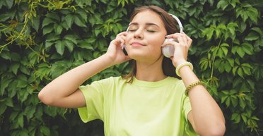 Лучшие треки мая. Игрушечные драконы, живые змеи и покемоны-юбиляры