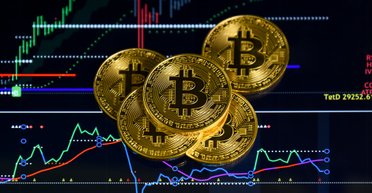 Ціна біткоїна знову подолала історичну позначку: як на це вплинув Трамп (інфографіка)