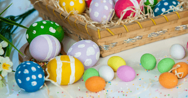 Как покрасить яйца в зеленый, розовый, желтый и другие цвета — без капли химии