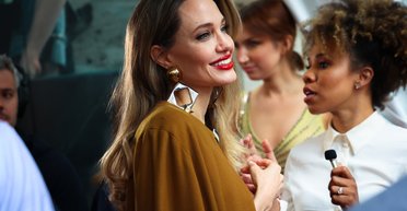 Инсайдеры назвал истинную причину публичных выходов Анджелины Джоли со своими детьми (фото)