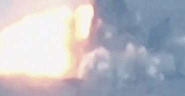 "Полум'яні привіти": HIMARS на лівобережжі Херсонщини знищив склад БК росіян (відео)