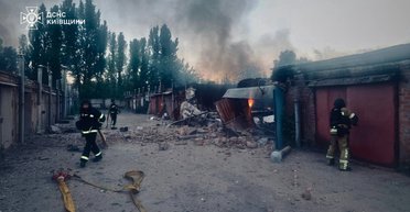 "Горіли гаражі": в ДСНС показали наслідки удару "Орєшніка" по Білій Церкві (фото)