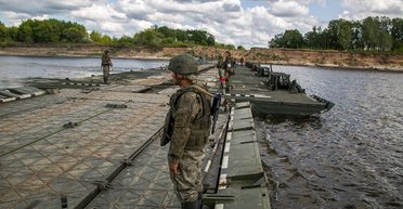 Возле Херсона возможно построить несколько понтонных переправ, — политолог