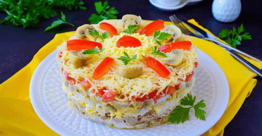 Салат із пекінської капусти з копченою куркою та сиром: страва з неповторним смаком