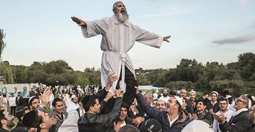 Туризм и погром. Почему паломничество хасидов в Умань стало источником конфликта, а не денег