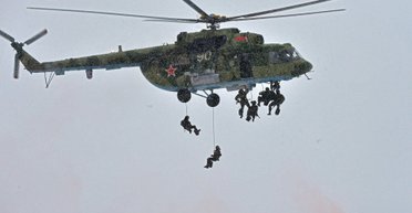 Россияне пожаловались на удар FPV по вертолету Ми-8: какие детали гибели десанта (видео)