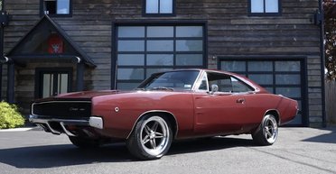 Жена запрещала ездить: пенсионер 30 лет держал в гараже раритетный спорткар (видео)