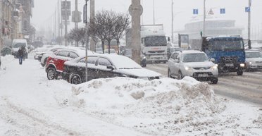 Снегопады и морозы: в Украине ухудшается погода, водителей просят не ездить без нужды
