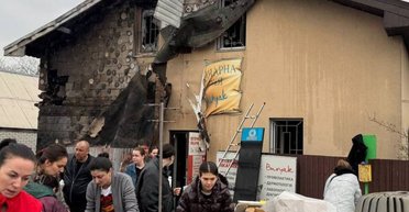 Врятувати вдалося не всіх: на Київщині російський дрон влучив у ветклініку, загинули тварини (відео)