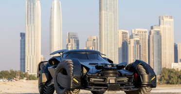 Созданный украинцами Бэтмобиль с пулеметами продали в Дубае по цене суперкара (фото)