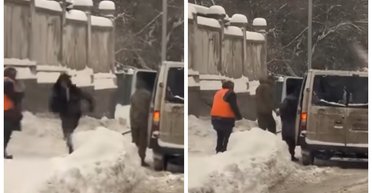 Во Львове полицейская ударила ногой дворника: женщина "препятствовала работе правоохранителей" (видео)