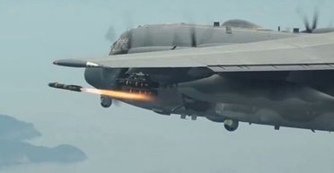 Озброєння літаючої фортеці: літак AC-130J запустив ракети AGM-114 Hellfire II (відео)