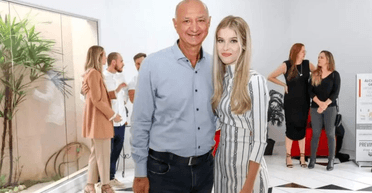 16-річна королева краси, яка вийшла заміж за 66-річного мільйонера, відповіла критикам (фото)