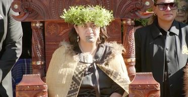 На престол у Новій Зеландії зійшла нова королева з тату на обличчі: хто вона така (фото)