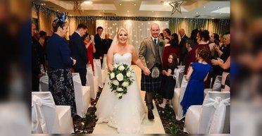 Загадочный гость пришел на свадьбу пары: только годы спустя выплыла правда (фото)