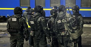 Штучний дефіцит квитків і вимагання хабарів: поліція проводить обшуки в "Укрзалізниці" (фото)