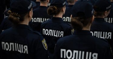 Украинки для приватного видео переоделись в копов: косплей закончился допросом в полиции