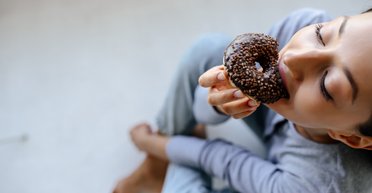 Не ешьте это: 7 сладостей, которые приводят к набору веса и воспалениям