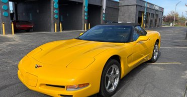 Культовая капсула времени: обнаружен 23-летний американский спорткар в новом состоянии (фото)