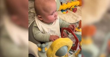 Мати показала миле відео зі своїм сином: глядачі побачили у дзеркалі дещо інше