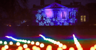 11-річний хлопчик сфотографував "привида", який визирнув із вікна готелю XII століття (фото)