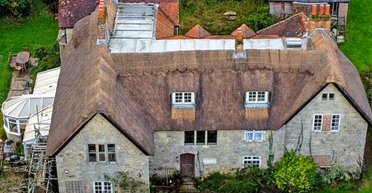 Використовували сокири: у Британії "злі" діти розгромили будинок вартістю 1,2 млн фунтів (фото)