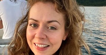 Женщина бесплатно живет в чужих домах уже несколько лет: как ей это удается (фото)