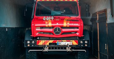 В Україні помітили незвичайну пожежну машину на базі всюдихода Mercedes (фото)