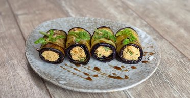 Рулетики из бакла­жанов с орехами: простой рецепт грузинской закуски