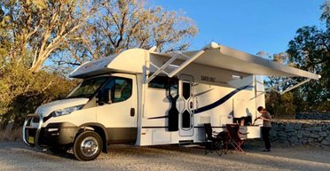 Готель на колесах: в Австралії створили розкішний автобудинок з кухнею та спальнею (фото)