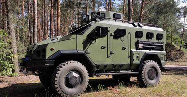 Виставка IDEF 2023: Україна представила броньовик спеціального призначення "Камрат-М"