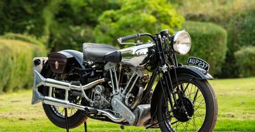 Старый 88-летний мотоцикл продают по цене нового Ferrari (фото)