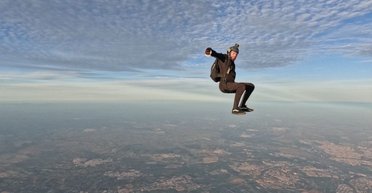 У британца, падающего со скоростью 112 км в час, не раскрылся парашют