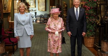 Королева Єлизавета ІІ заборонила зробити це Джо Байдену під час зустрічі у 2021 році