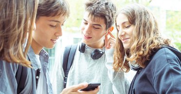 Российские песни в TikTok и на улицах: как Украине победить культурное влияние РФ на молодежь