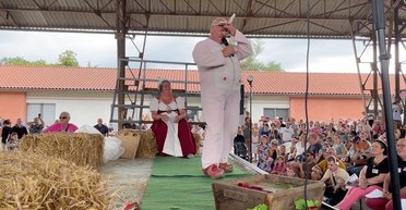 Во Франции прошел Чемпионат по визгу свиней, однако участниками были не животные (видео)