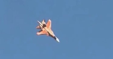 Над Новосибірськом пролетів Су-34 у рідкісному "пустельному" камуфляжі: у чому суть рішення (відео)