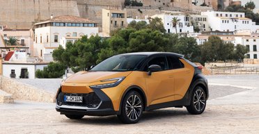 Яркий дизайн и гибридные установки: в Украине появится новый кроссовер Toyota (фото)