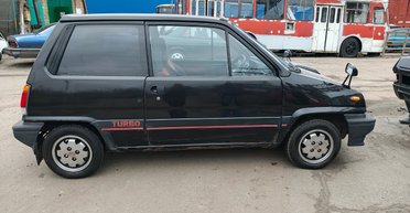 Миниатюрный спорткар: в Киеве засветилась редкая заряженная Honda 80-х (фото)