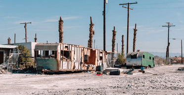 Люди прокидаються з "іншою" шкірою: улюблене місце туристів перетворилося на місто-привид