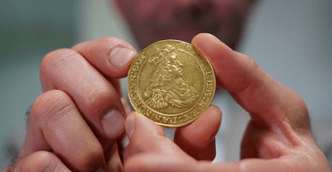 Особливий заповіт: монети мільйонера продали після столітнього зберігання під замком (фото)