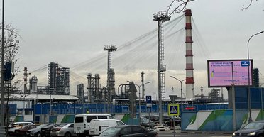 Нефтеперерабатывающий завод в Москве накрыли антидронными сетками (фото)