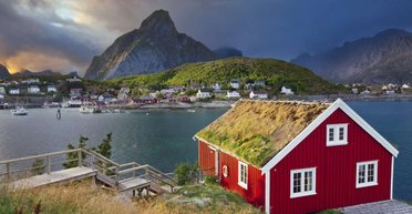 1100 евро на человека: 3 страны, где лучше всего помогают украинским беженцам